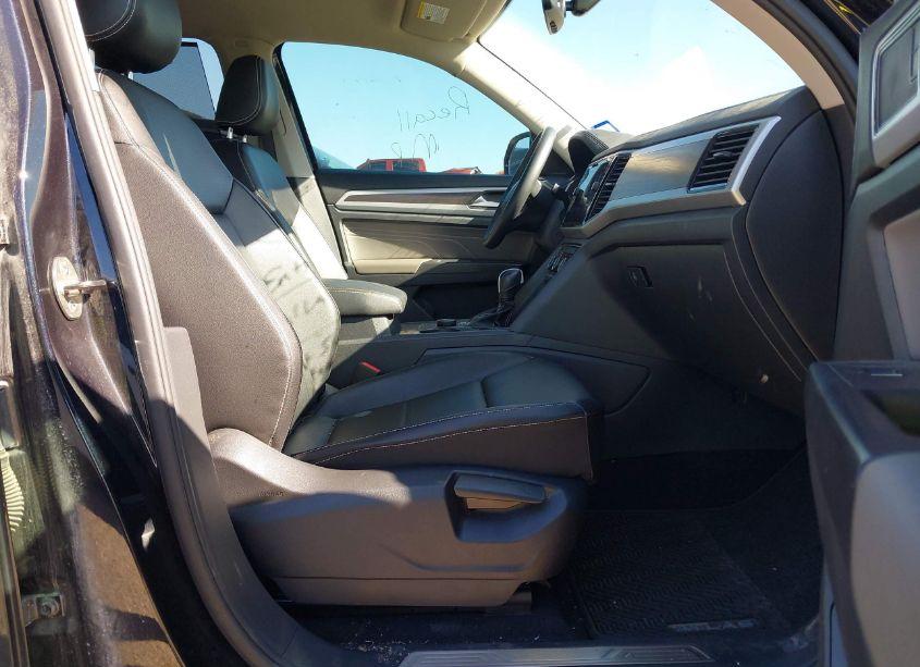 Photo 5 of 2022 Volkswagen Atlas 3.6L V6 SE W/TECHNOLOGY (VIN 1V2KR2CA4NC557772)