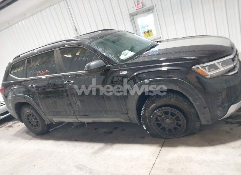 Photo 13 of 2021 Volkswagen Atlas 3.6L V6 SE W/TECHNOLOGY (VIN 1V2KR2CA7MC540494)