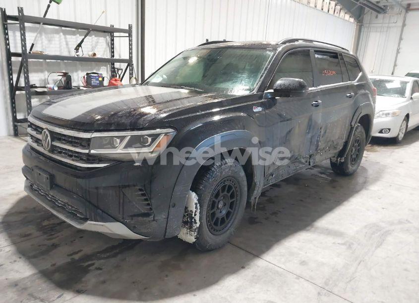 Photo 2 of 2021 Volkswagen Atlas 3.6L V6 SE W/TECHNOLOGY (VIN 1V2KR2CA7MC540494)