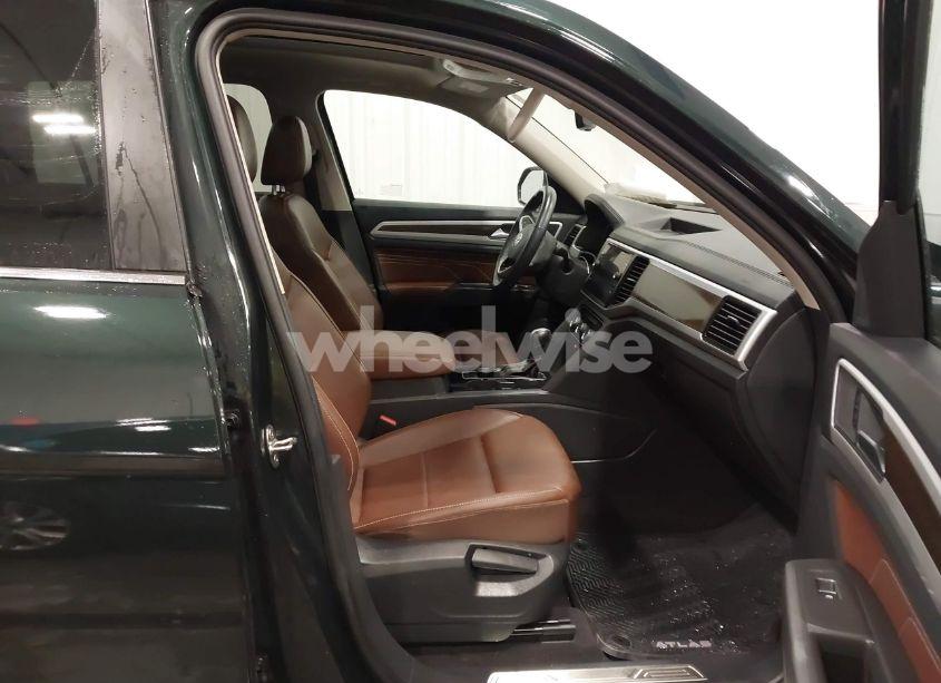 Photo 5 of 2022 Volkswagen Atlas 3.6L V6 SE W/TECHNOLOGY (VIN 1V2KR2CA7NC511594)