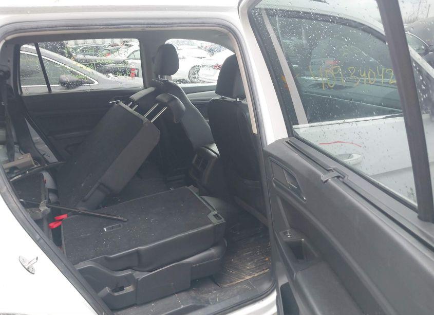 Photo 8 of 2018 Volkswagen Atlas 3.6L V6 SE (VIN 1V2KR2CA8JC569966)