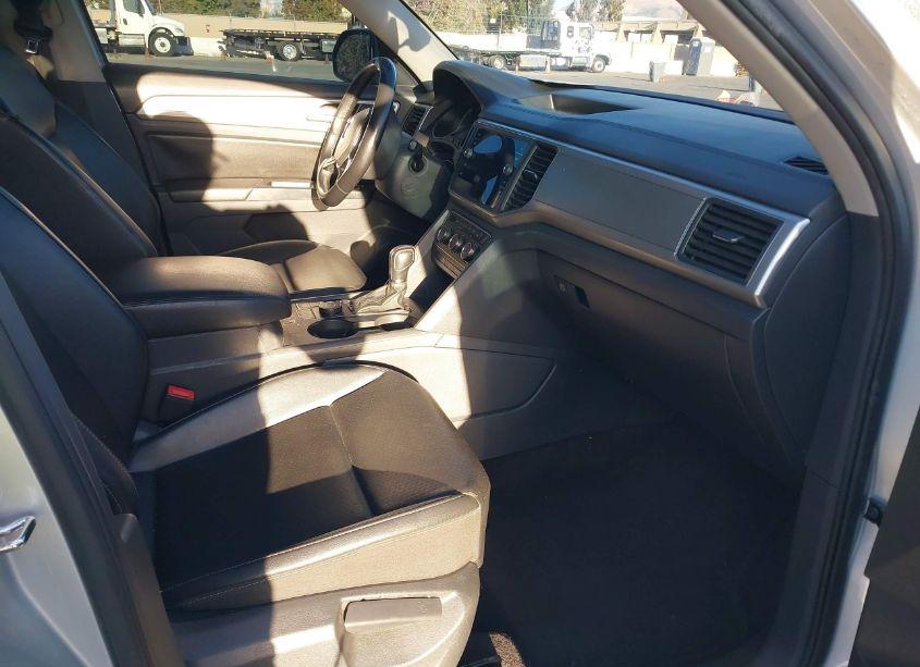 Photo 5 of 2018 Volkswagen Atlas 3.6L V6 SE (VIN 1V2KR2CA9JC518329)