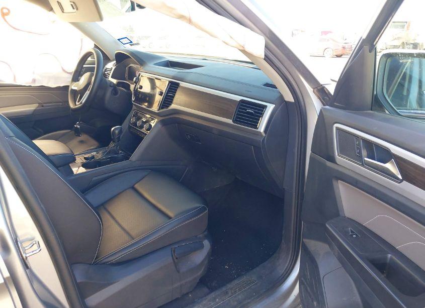 Photo 5 of 2022 Volkswagen Atlas 3.6L V6 SE W/TECHNOLOGY (VIN 1V2KR2CA9NC512424)