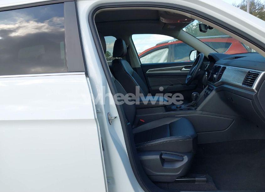 Photo 5 of 2022 Volkswagen Atlas 3.6L V6 SE W/TECHNOLOGY (VIN 1V2KR2CA9NC563955)