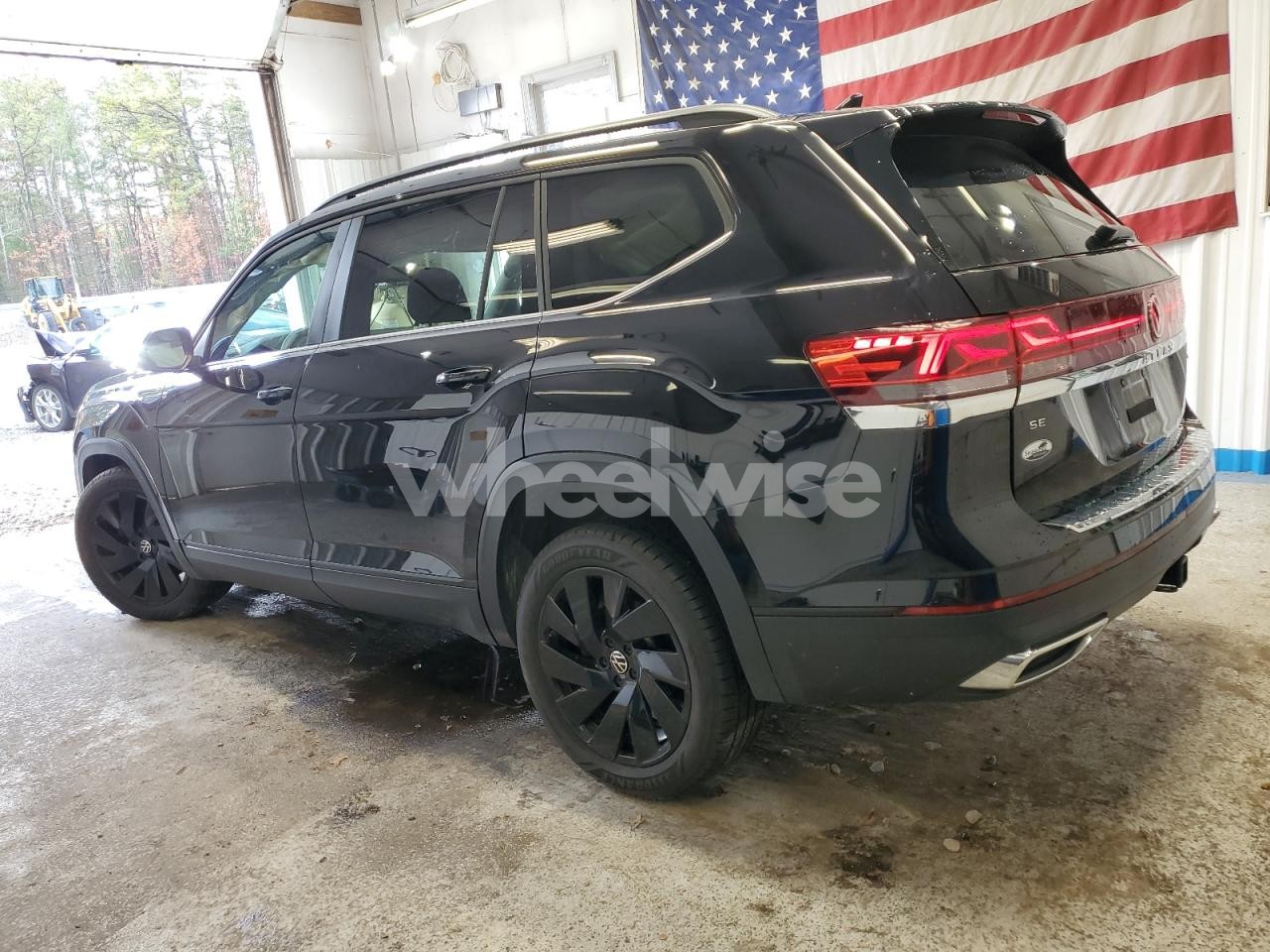 Photo 2 of 2024 VOLKSWAGEN ATLAS SE (VIN 1V2KR2CA9RC569955)