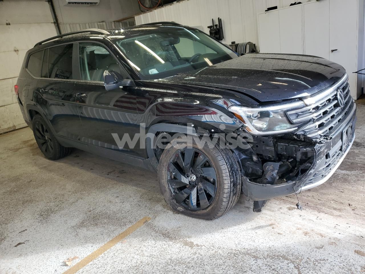 Photo 4 of 2024 VOLKSWAGEN ATLAS SE (VIN 1V2KR2CA9RC569955)