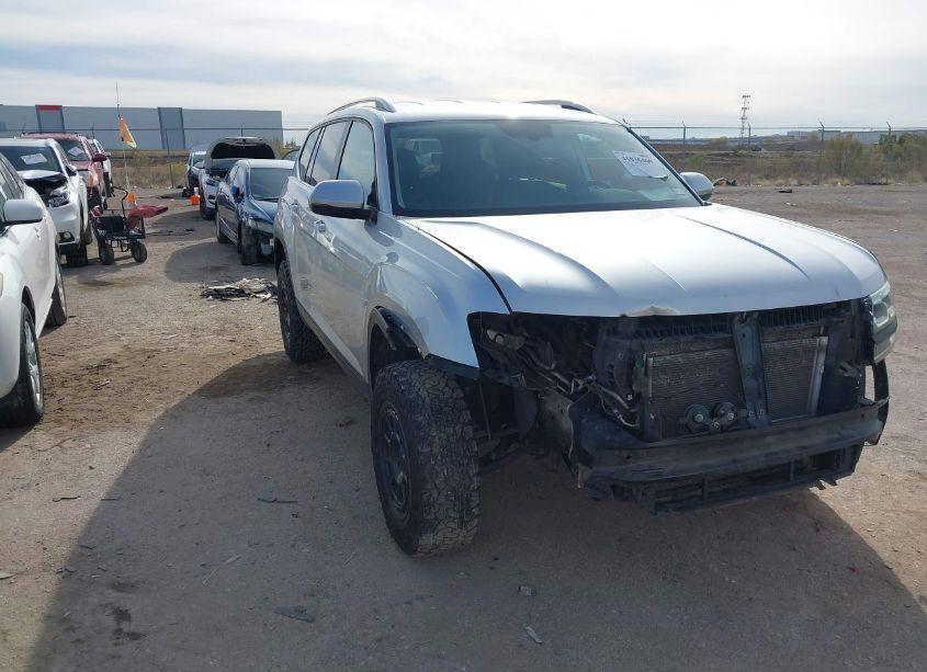 2018 Volkswagen Atlas 3.6L V6 SE (VIN 1V2KR2CAXJC519201) main photo