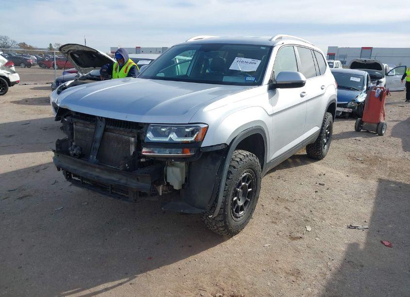 Photo 2 of 2018 Volkswagen Atlas 3.6L V6 SE (VIN 1V2KR2CAXJC519201)