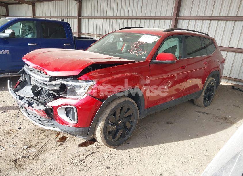 Photo 2 of 2024 Volkswagen Atlas 2.0T SE W/TECHNOLOGY (VIN 1V2KR2CAXRC549178)