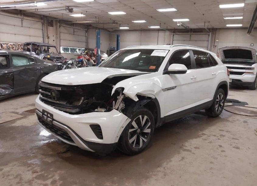 Photo 2 of 2022 Volkswagen Atlas CROSS SPORT 2.0T SE (VIN 1V2LC2CA1NC224130)
