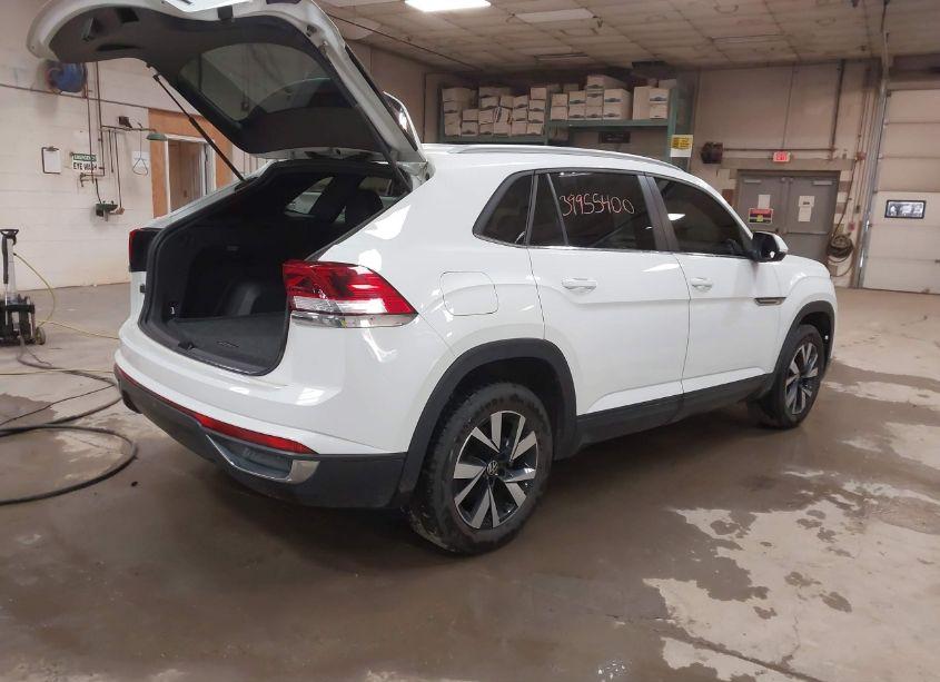 Photo 4 of 2022 Volkswagen Atlas CROSS SPORT 2.0T SE (VIN 1V2LC2CA1NC224130)