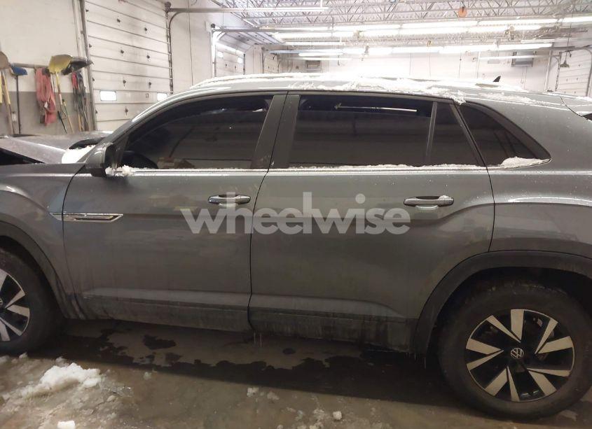 Photo 15 of 2022 Volkswagen Atlas CROSS SPORT 2.0T SE (VIN 1V2LC2CA6NC202401)