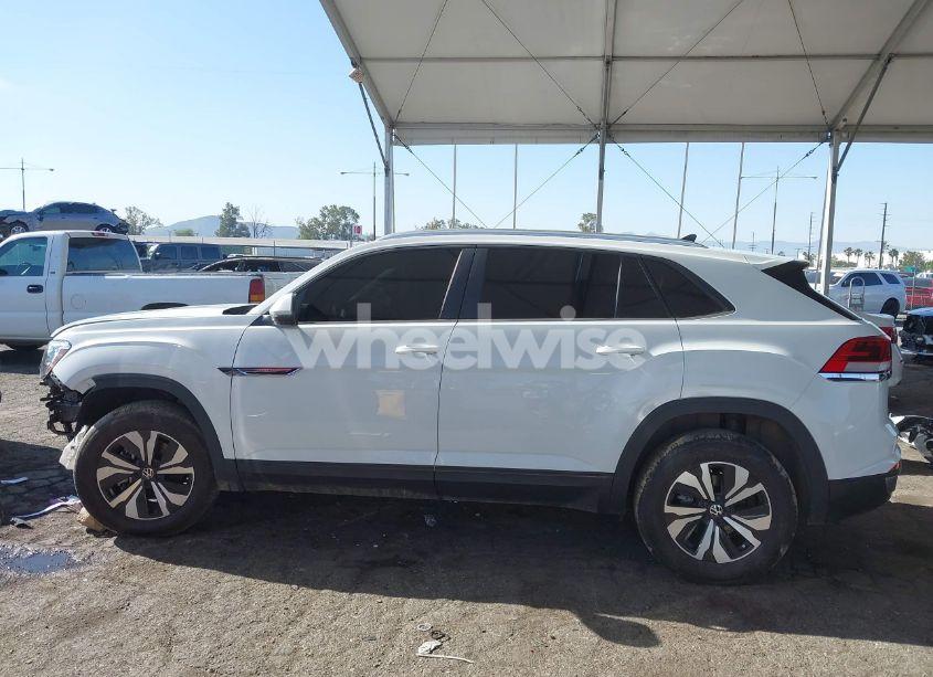 Photo 15 of 2024 Volkswagen Atlas CROSS SPORT 2.0T SE (VIN 1V2LE2CA0RC249150)