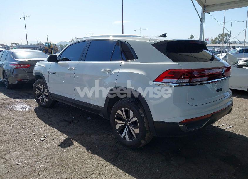 Photo 3 of 2024 Volkswagen Atlas CROSS SPORT 2.0T SE (VIN 1V2LE2CA0RC249150)