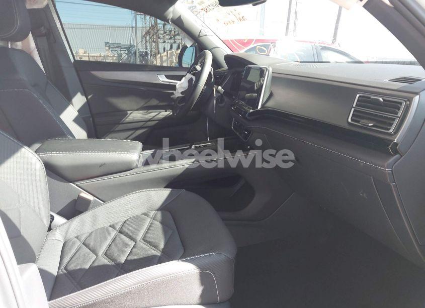 Photo 5 of 2024 Volkswagen Atlas CROSS SPORT 2.0T SE (VIN 1V2LE2CA0RC249150)