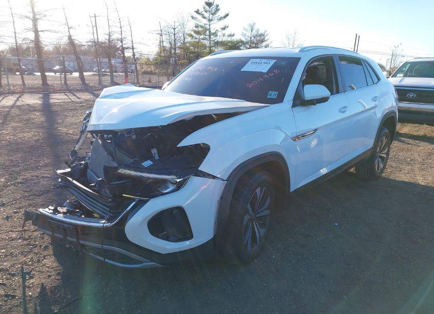 Photo 2 of 2024 Volkswagen Atlas CROSS SPORT 2.0T SE (VIN 1V2LE2CA2RC204968)