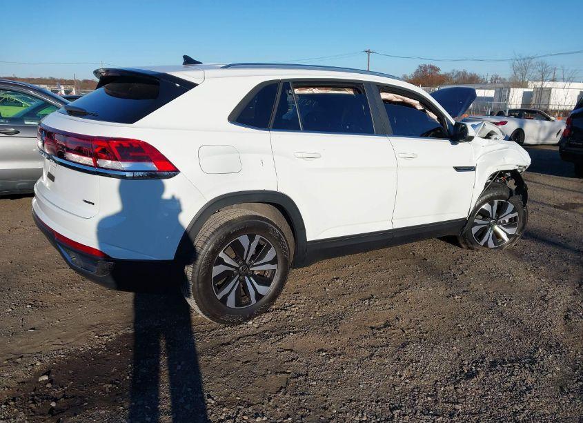 Photo 4 of 2024 Volkswagen Atlas CROSS SPORT 2.0T SE (VIN 1V2LE2CA2RC204968)