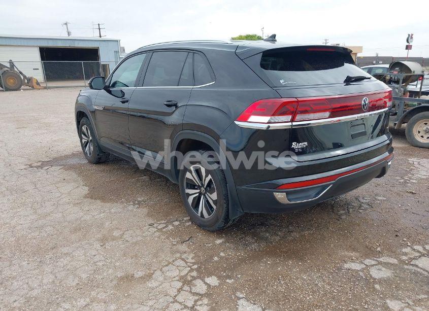 Photo 3 of 2024 Volkswagen Atlas CROSS SPORT 2.0T SE (VIN 1V2LE2CA4RC229547)