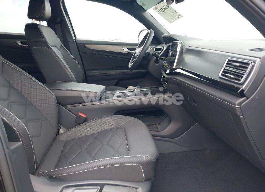 Photo 5 of 2024 Volkswagen Atlas CROSS SPORT 2.0T SE (VIN 1V2LE2CA4RC229547)