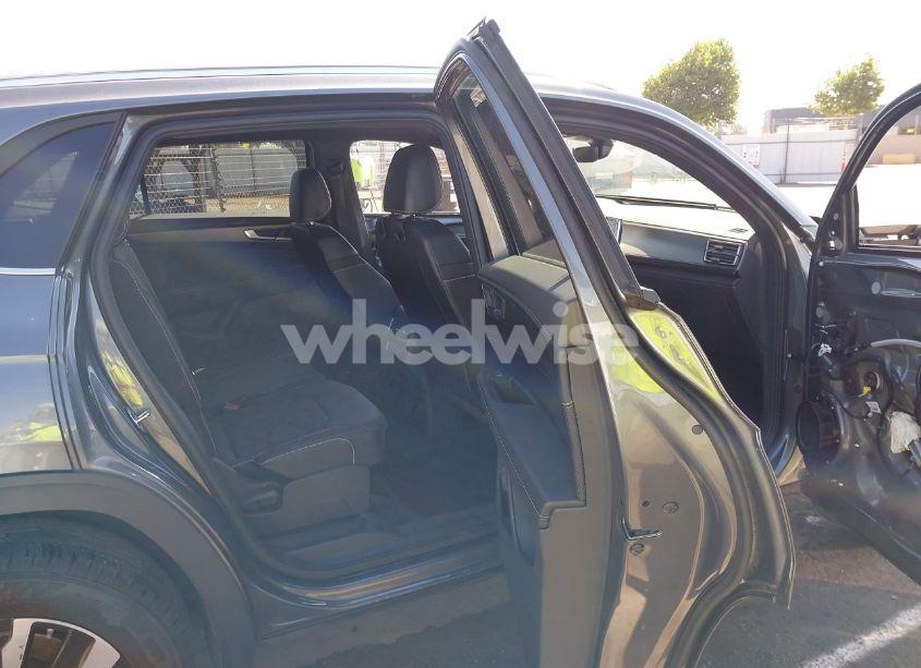 Photo 8 of 2024 Volkswagen Atlas CROSS SPORT 2.0T SE (VIN 1V2LE2CA5RC225216)