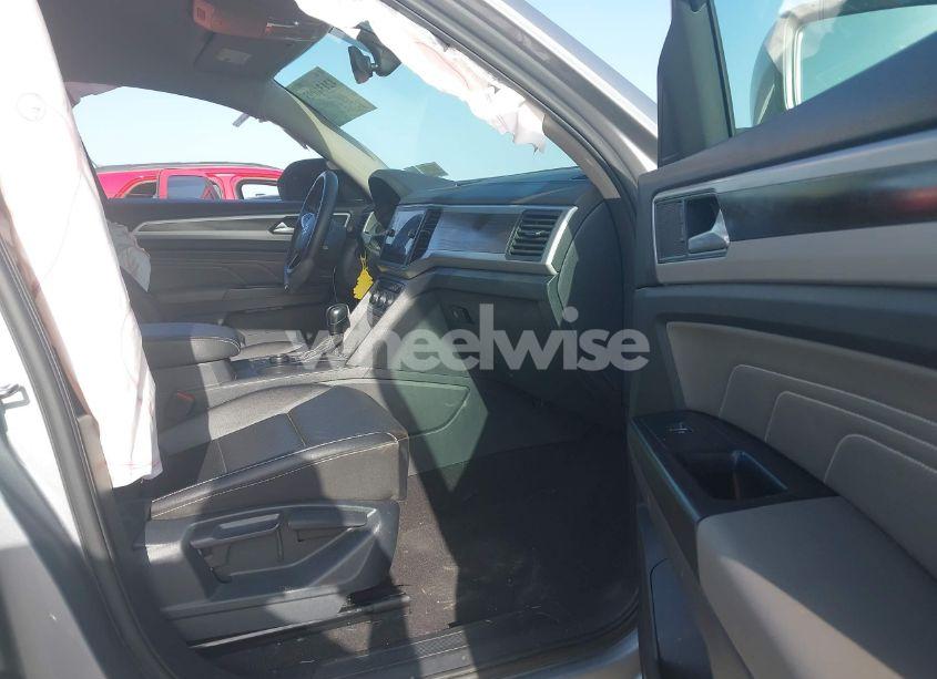 Photo 5 of 2021 Volkswagen Atlas 2.0T SE (VIN 1V2LP2CA1MC538847)