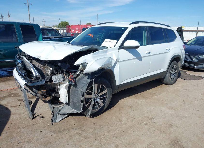 Photo 2 of 2022 Volkswagen Atlas 2.0T SE (VIN 1V2LP2CA1NC533861)
