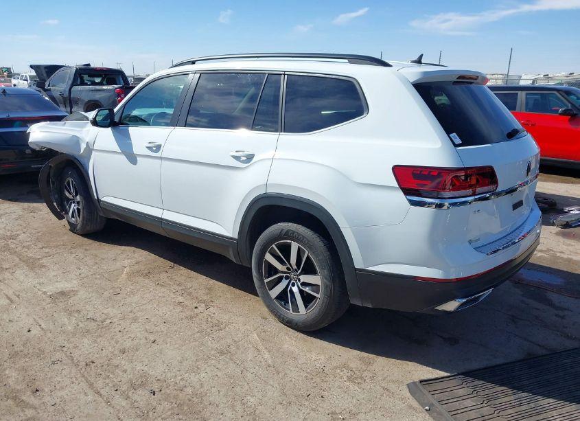 Photo 3 of 2022 Volkswagen Atlas 2.0T SE (VIN 1V2LP2CA1NC533861)