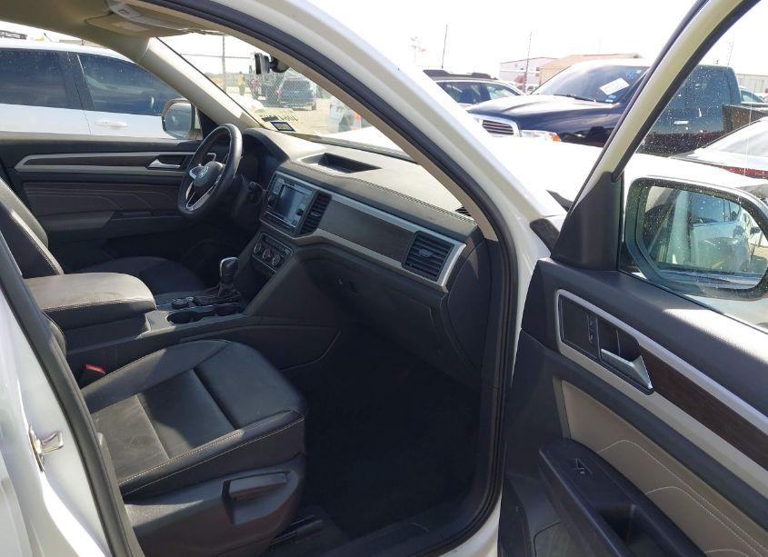 Photo 5 of 2022 Volkswagen Atlas 2.0T SE (VIN 1V2LP2CA1NC533861)