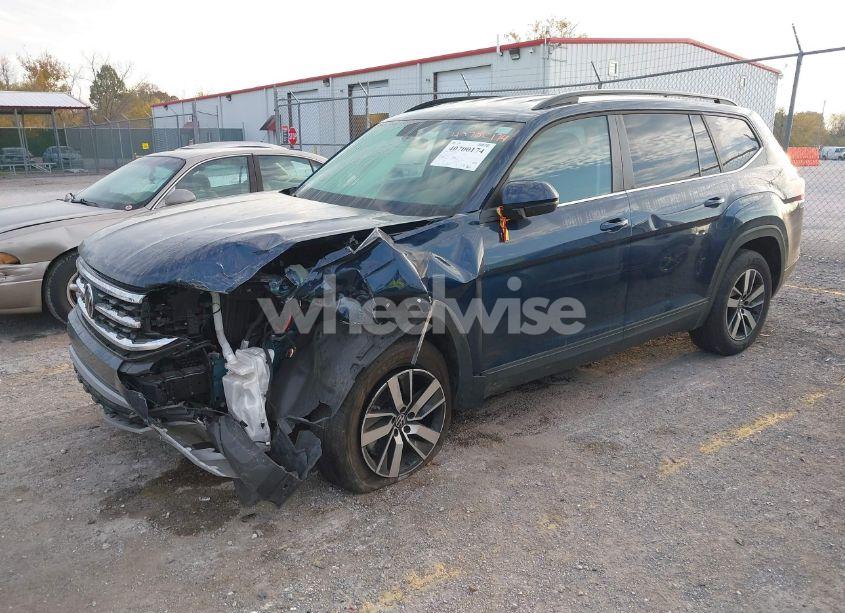 Photo 2 of 2022 Volkswagen Atlas 2.0T SE (VIN 1V2LP2CA4NC565249)