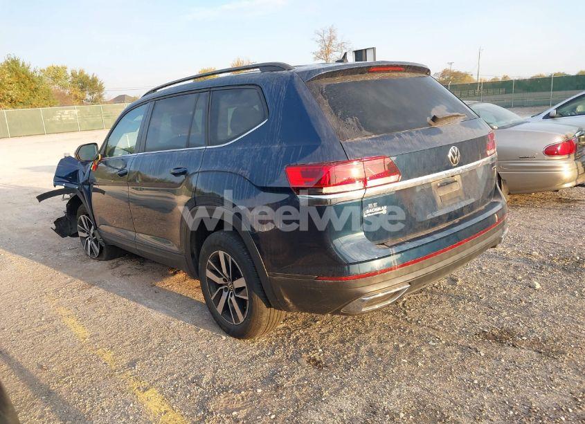 Photo 3 of 2022 Volkswagen Atlas 2.0T SE (VIN 1V2LP2CA4NC565249)