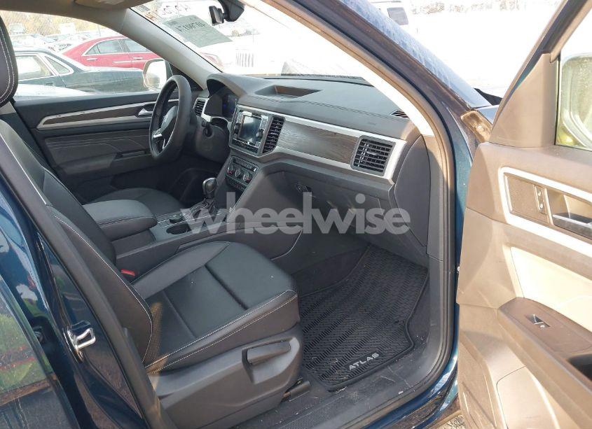 Photo 5 of 2022 Volkswagen Atlas 2.0T SE (VIN 1V2LP2CA4NC565249)