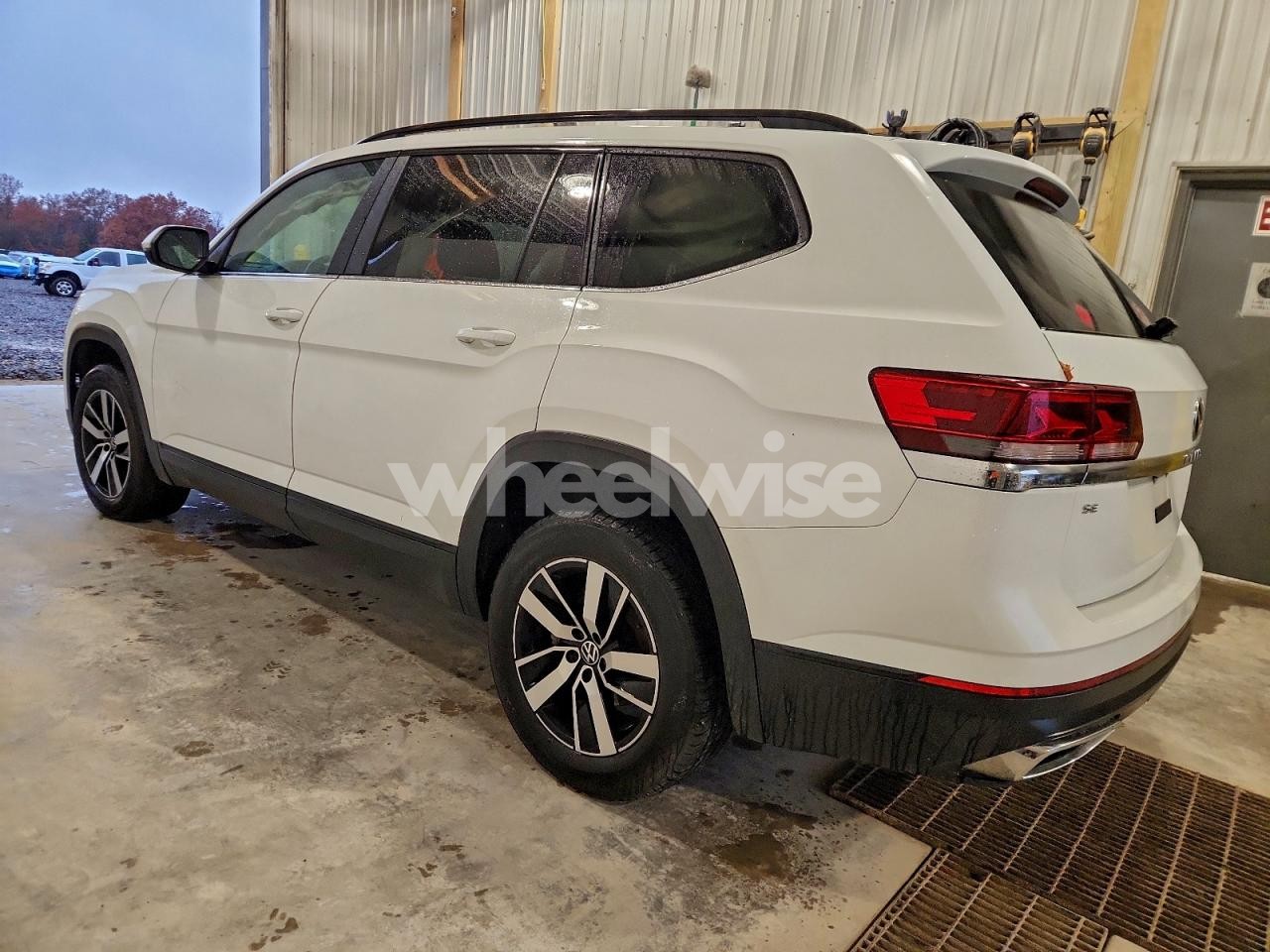 Photo 2 of 2022 VOLKSWAGEN ATLAS SE N/A (VIN 1V2LP2CA8NC556683)