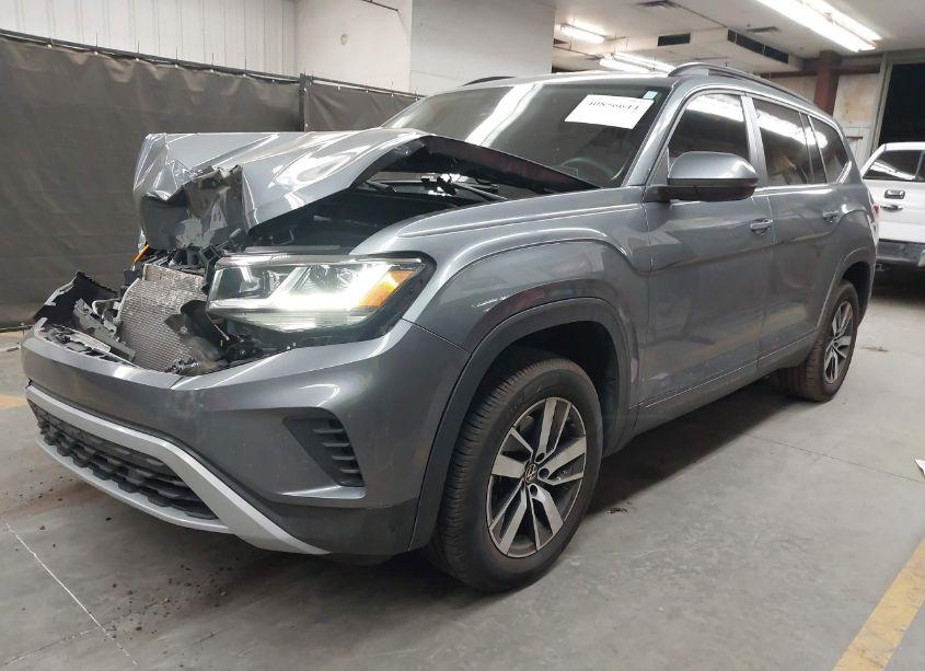 Photo 2 of 2022 Volkswagen Atlas 2.0T SE (VIN 1V2LP2CA9NC531405)