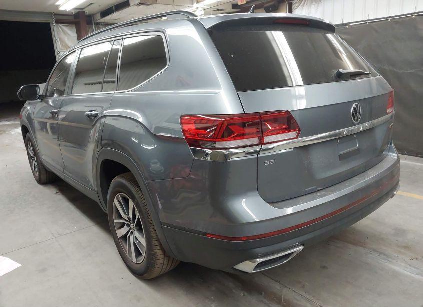 Photo 3 of 2022 Volkswagen Atlas 2.0T SE (VIN 1V2LP2CA9NC531405)