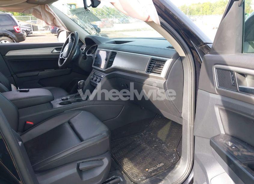 Photo 5 of 2019 Volkswagen Atlas 3.6L V6 SE (VIN 1V2LR2CA1KC606796)