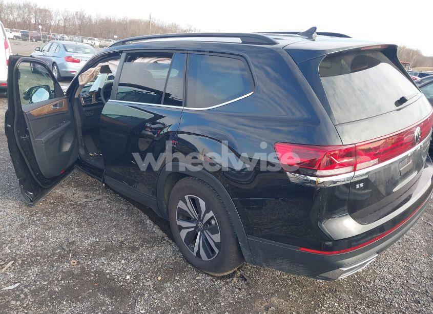 Photo 3 of 2024 Volkswagen Atlas 2.0T SE (VIN 1V2LR2CA1RC603228)