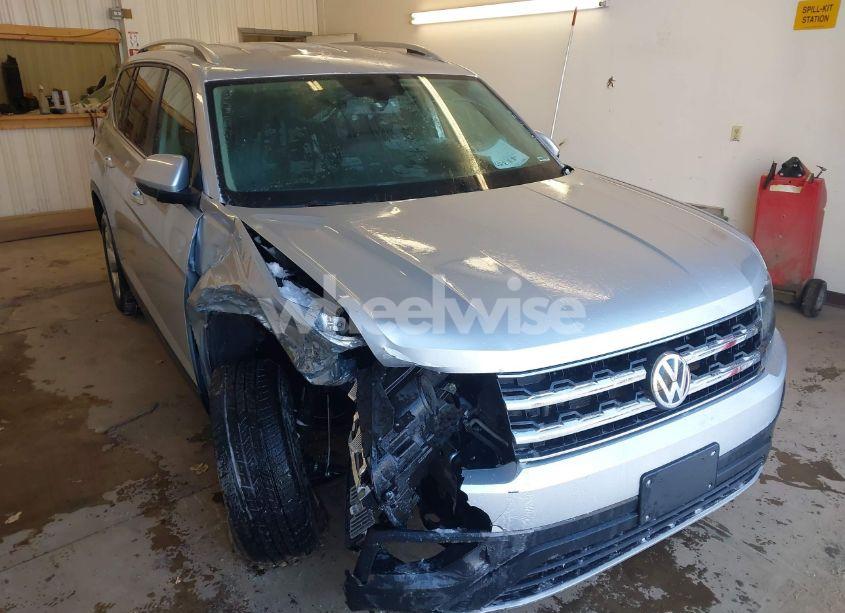 2019 Volkswagen Atlas 3.6L V6 SE (VIN 1V2LR2CA2KC533079) main photo
