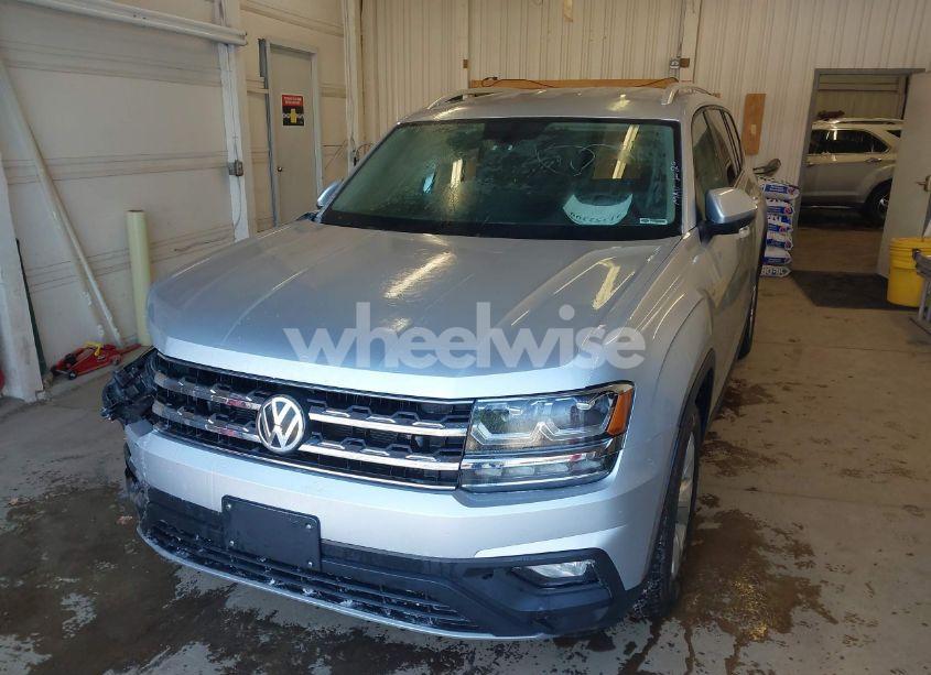 Photo 2 of 2019 Volkswagen Atlas 3.6L V6 SE (VIN 1V2LR2CA2KC533079)