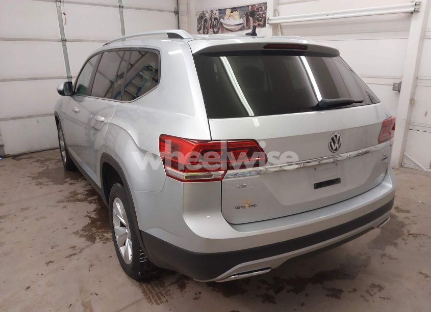 Photo 3 of 2019 Volkswagen Atlas 3.6L V6 SE (VIN 1V2LR2CA2KC533079)