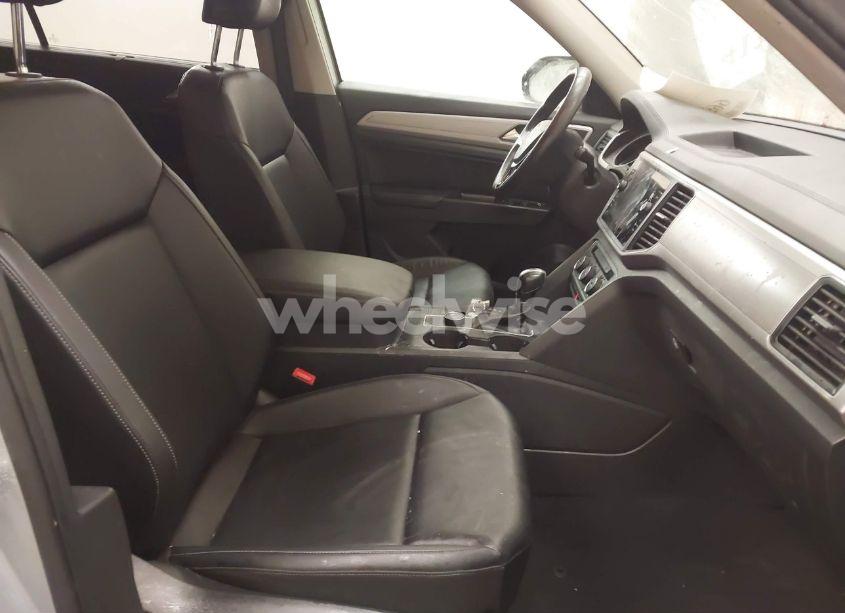 Photo 5 of 2019 Volkswagen Atlas 3.6L V6 SE (VIN 1V2LR2CA2KC533079)