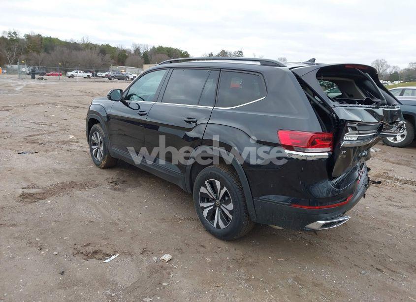 Photo 3 of 2024 Volkswagen Atlas 2.0T SE (VIN 1V2LR2CA4RC528072)