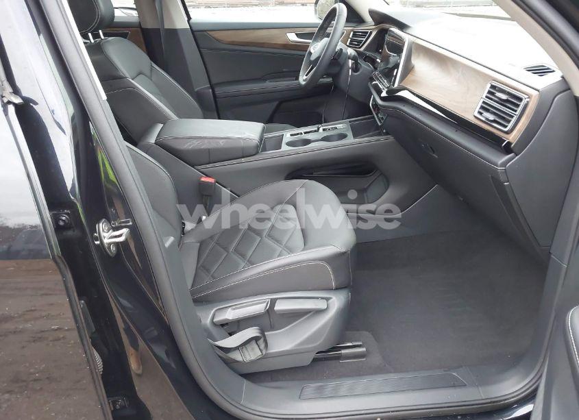 Photo 5 of 2024 Volkswagen Atlas 2.0T SE (VIN 1V2LR2CA4RC528072)