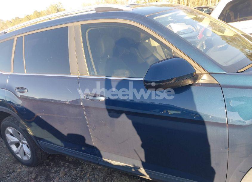 Photo 13 of 2018 Volkswagen Atlas (VIN 1V2LR2CA5JC577852)