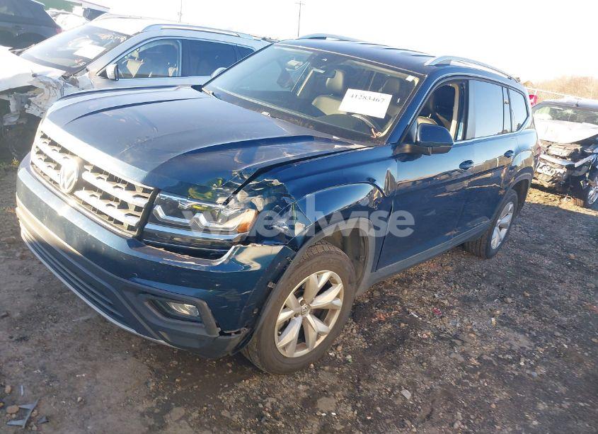 Photo 2 of 2018 Volkswagen Atlas (VIN 1V2LR2CA5JC577852)