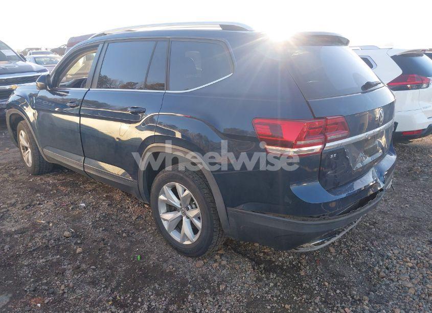 Photo 3 of 2018 Volkswagen Atlas (VIN 1V2LR2CA5JC577852)