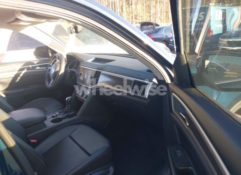 Photo 5 of 2018 Volkswagen Atlas (VIN 1V2LR2CA5JC577852)