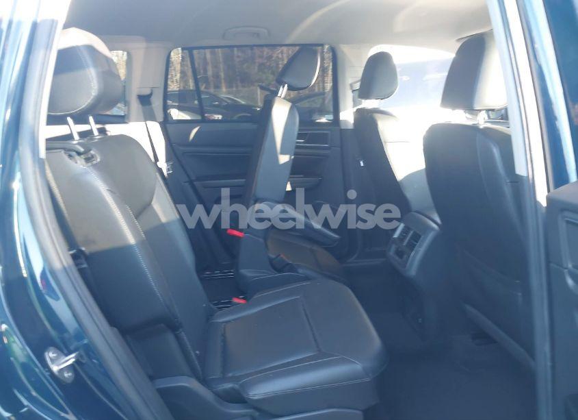 Photo 8 of 2018 Volkswagen Atlas (VIN 1V2LR2CA5JC577852)