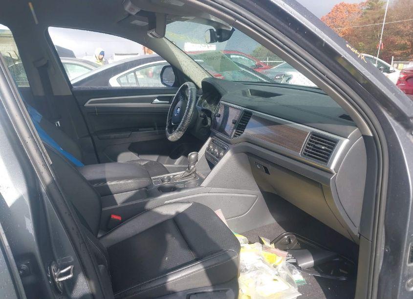 Photo 5 of 2018 Volkswagen Atlas 3.6L V6 SE/3.6L V6 SE W/TECHNOLOGY (VIN 1V2LR2CA6JC526005)