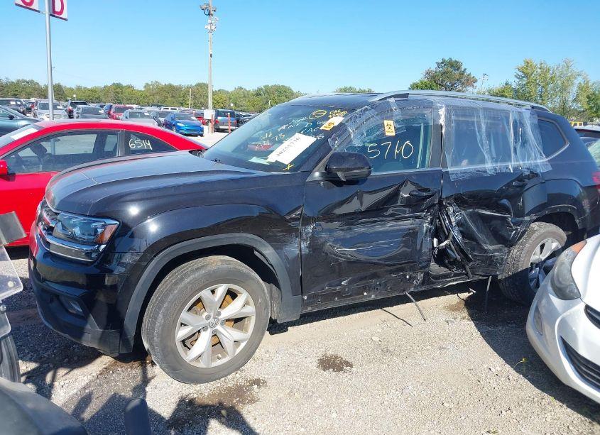 Photo 2 of 2018 Volkswagen Atlas 3.6L V6 SE/3.6L V6 SE W/TECHNOLOGY (VIN 1V2LR2CA7JC559028)