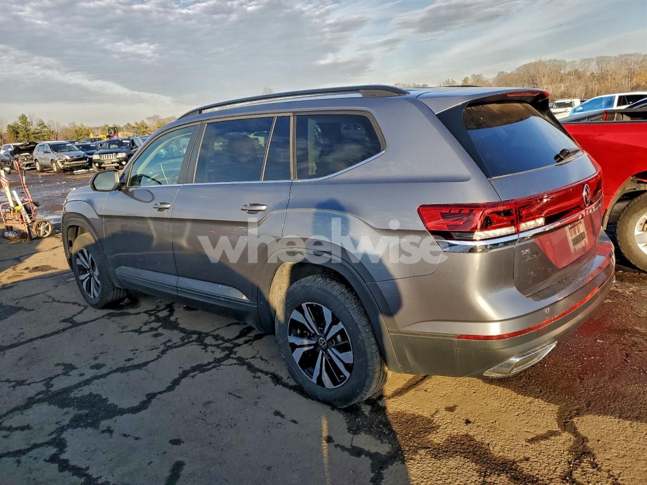 Photo 2 of 2025 VOLKSWAGEN ATLAS SE (VIN 1V2LR2CA9SC523925)